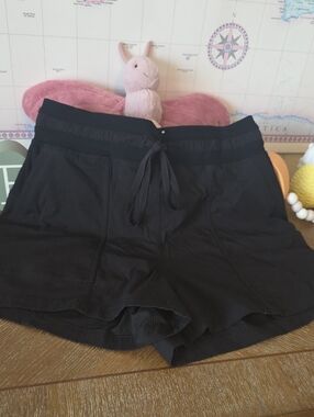 Lululemon Women’s Black Drawstring Lounge Shorts